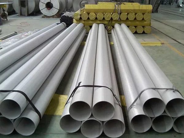 How are stainless steel pipes classified?